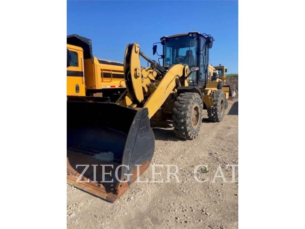 CAT 938M Gumikerekes homlokrakodók