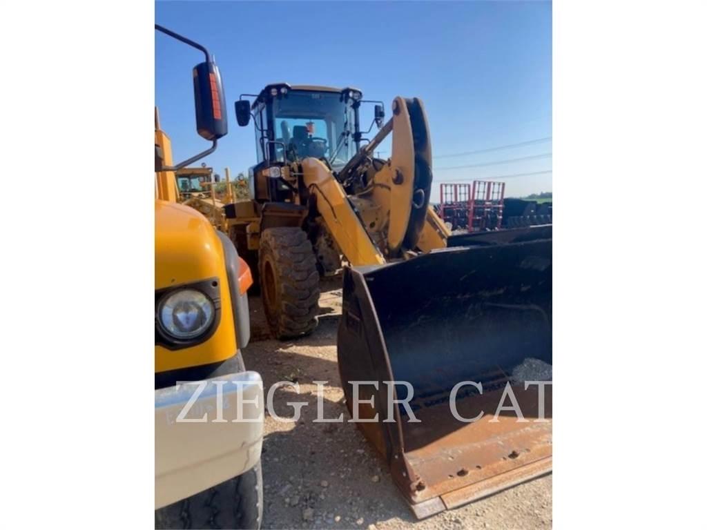 CAT 938M Gumikerekes homlokrakodók
