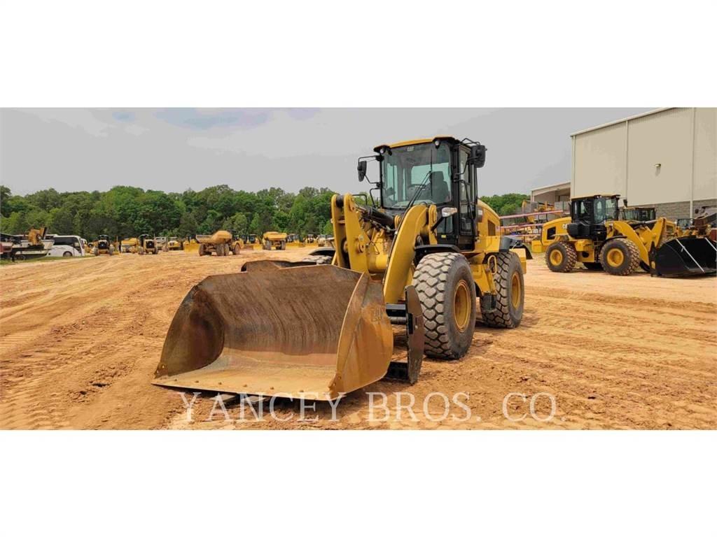CAT 938M Gumikerekes homlokrakodók