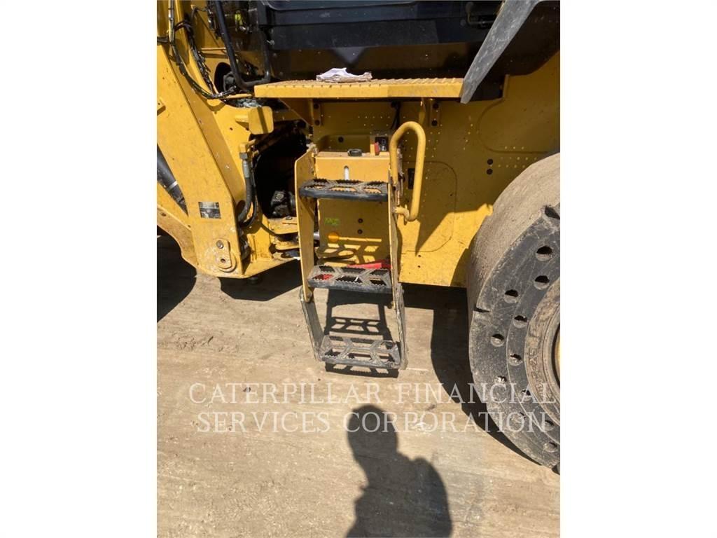CAT 938M Gumikerekes homlokrakodók