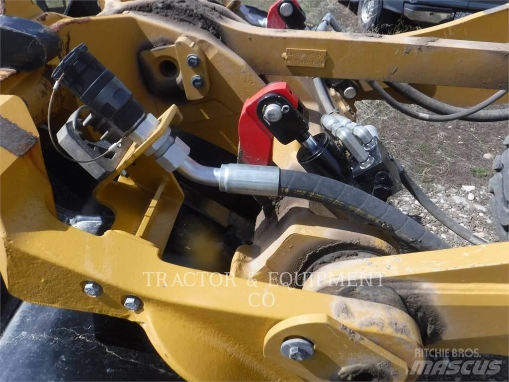 CAT 938M Gumikerekes homlokrakodók