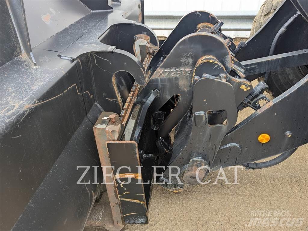 CAT 938M Gumikerekes homlokrakodók
