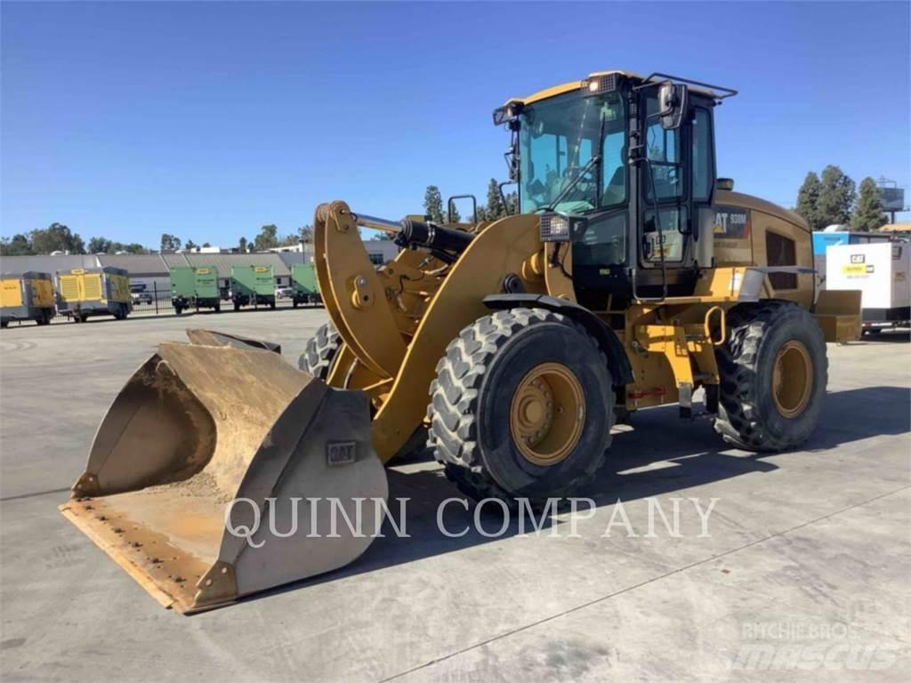 CAT 938M Gumikerekes homlokrakodók