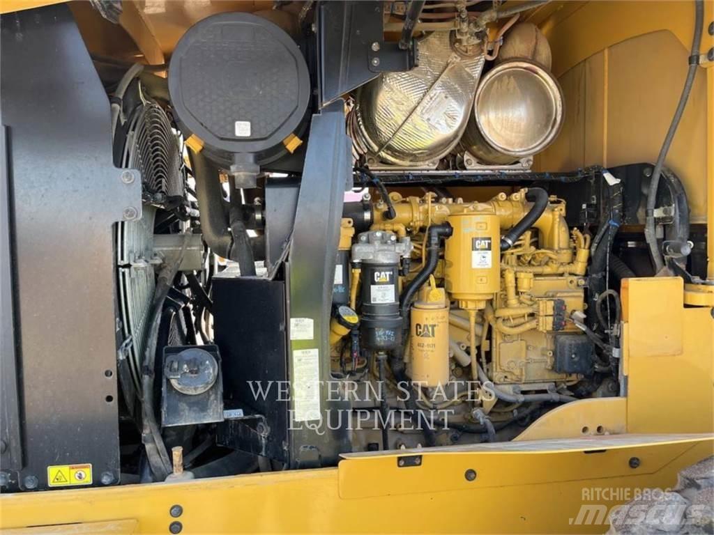 CAT 938M Gumikerekes homlokrakodók