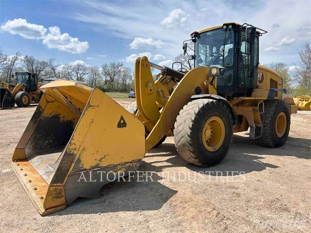 CAT 938M Gumikerekes homlokrakodók