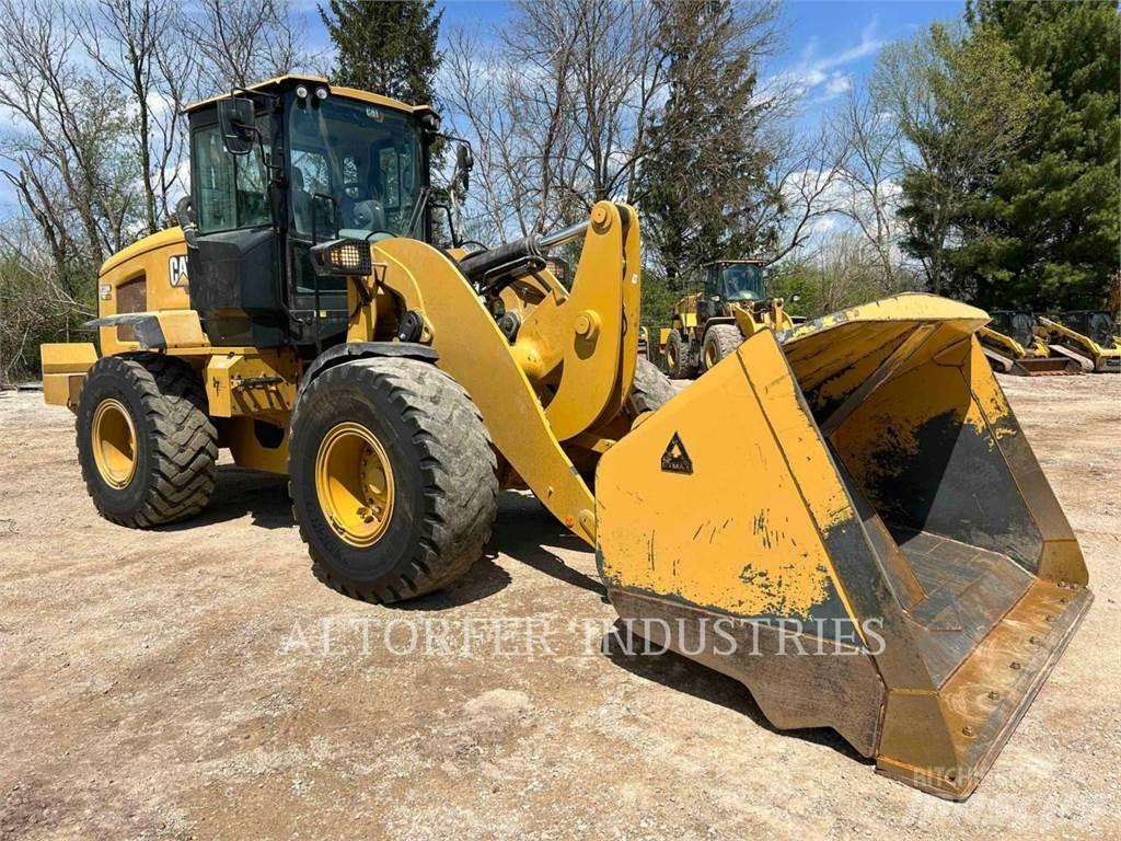 CAT 938M Gumikerekes homlokrakodók