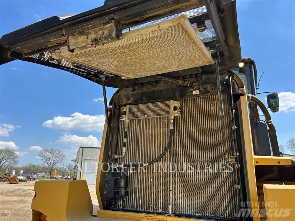 CAT 938M Gumikerekes homlokrakodók