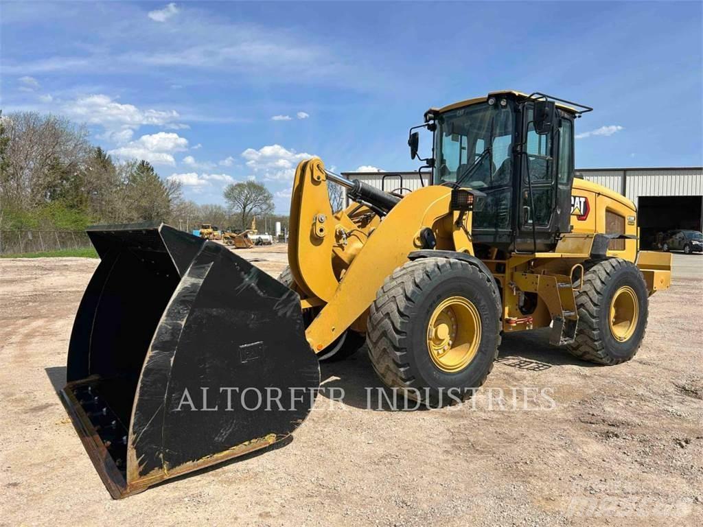CAT 938M Gumikerekes homlokrakodók