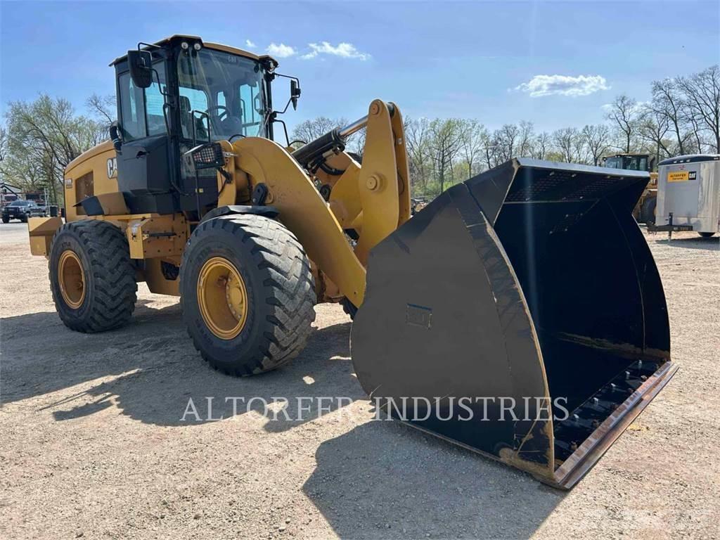 CAT 938M Gumikerekes homlokrakodók