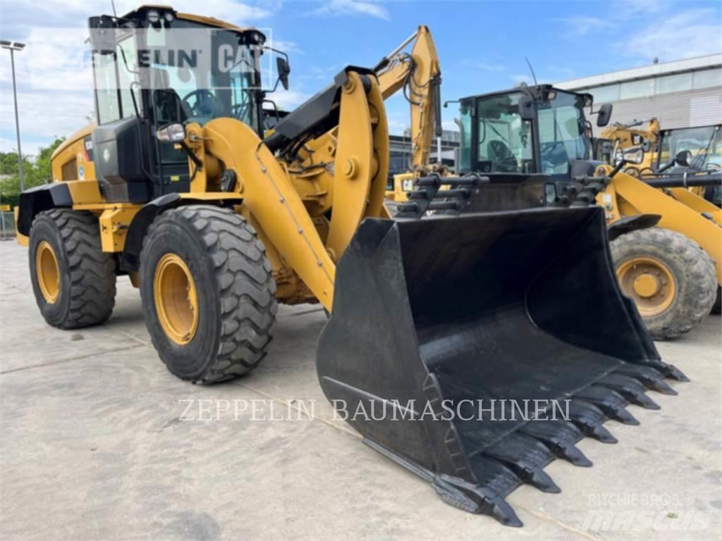 CAT 938M Gumikerekes homlokrakodók
