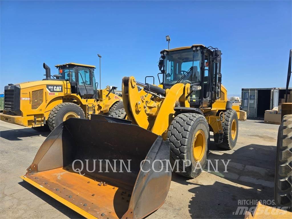 CAT 938M Gumikerekes homlokrakodók