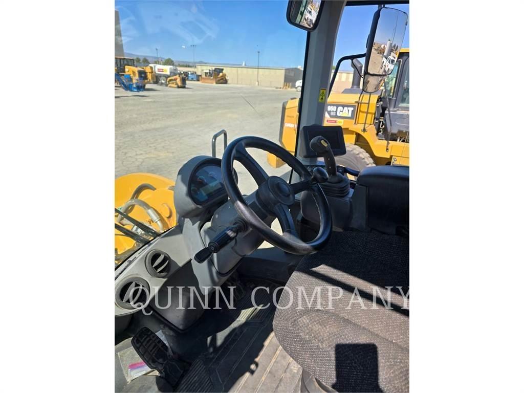 CAT 938M Gumikerekes homlokrakodók