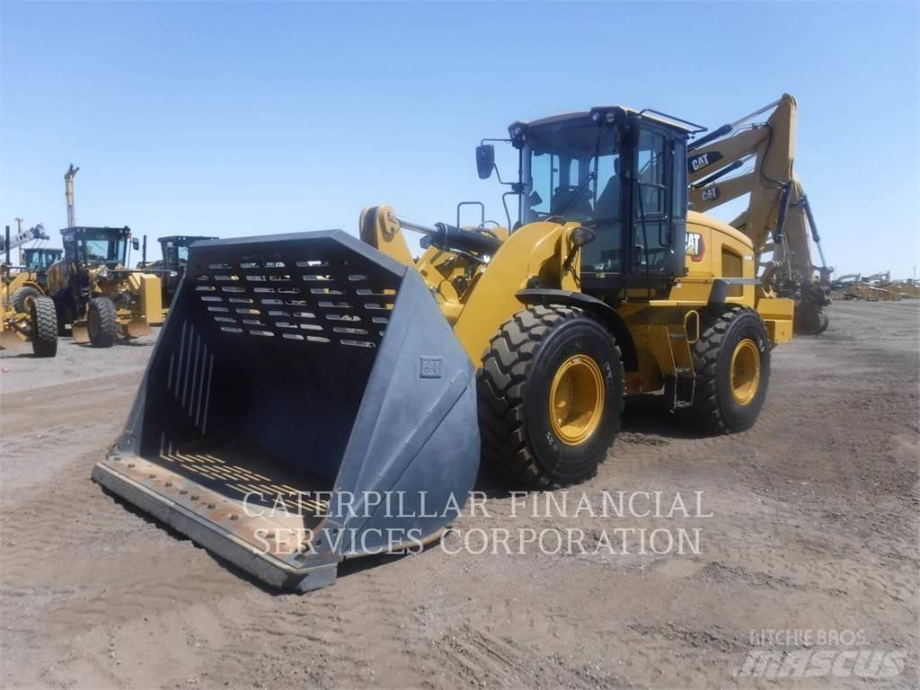 CAT 938M Gumikerekes homlokrakodók