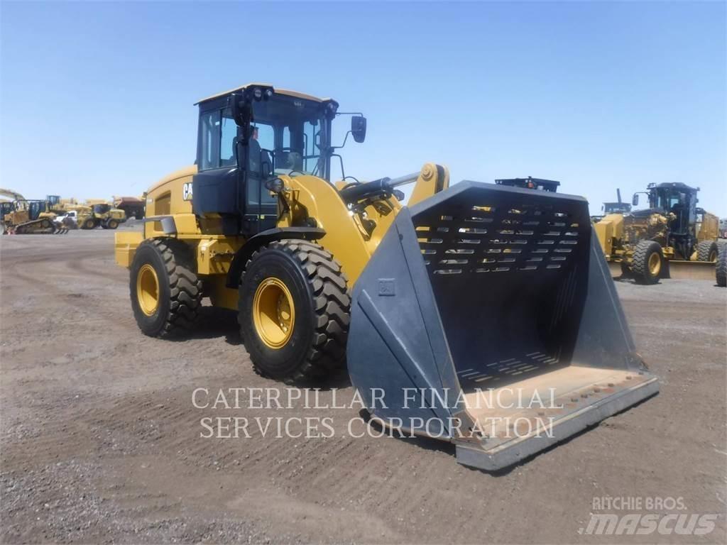 CAT 938M Gumikerekes homlokrakodók