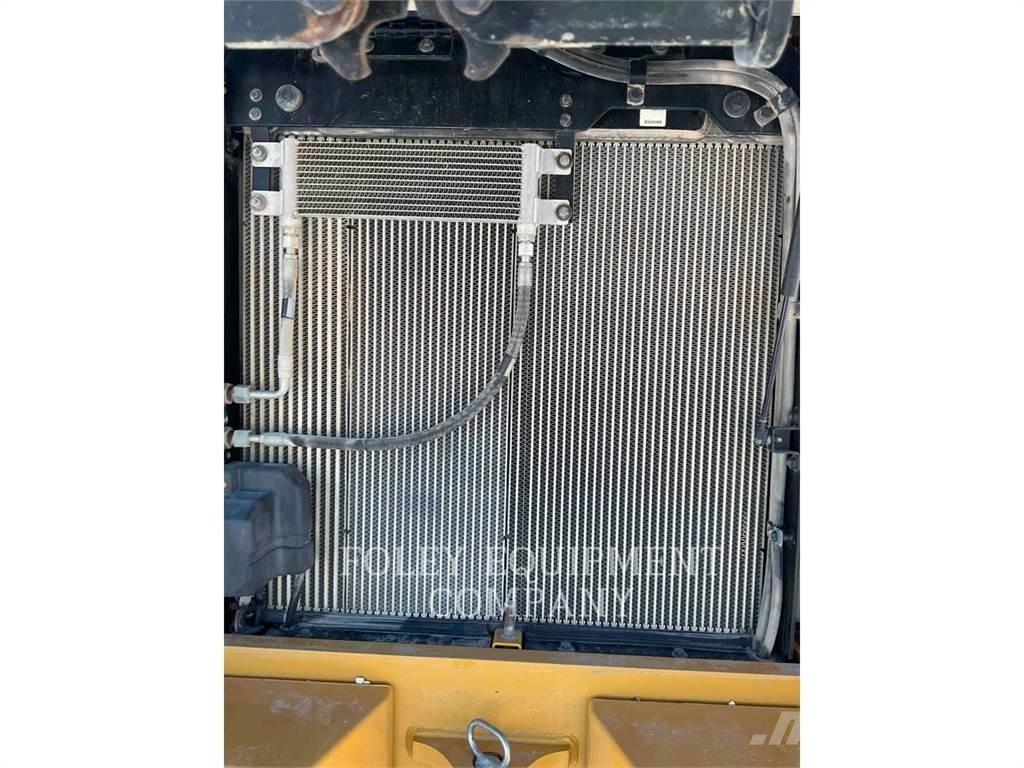 CAT 938M Gumikerekes homlokrakodók