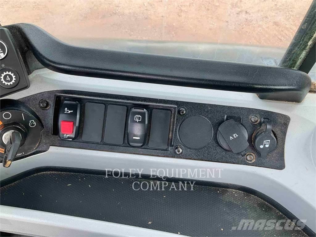 CAT 938M Gumikerekes homlokrakodók