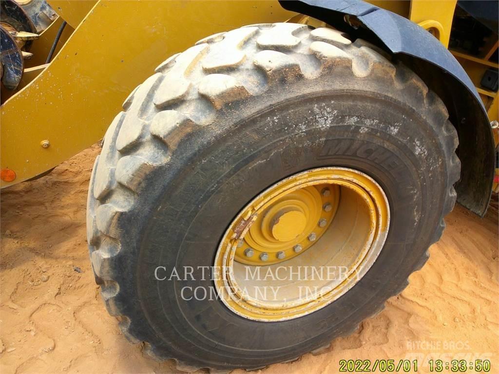 CAT 938M Gumikerekes homlokrakodók