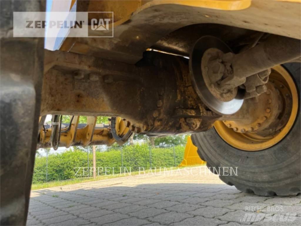 CAT 938M Gumikerekes homlokrakodók