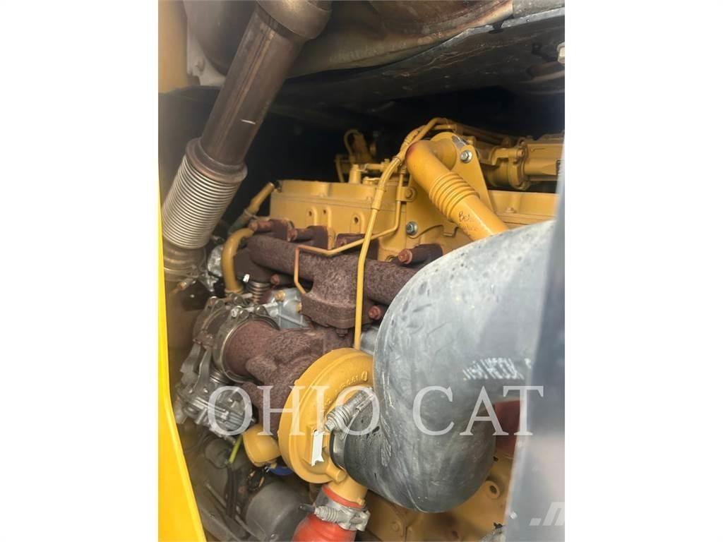 CAT 938M Gumikerekes homlokrakodók