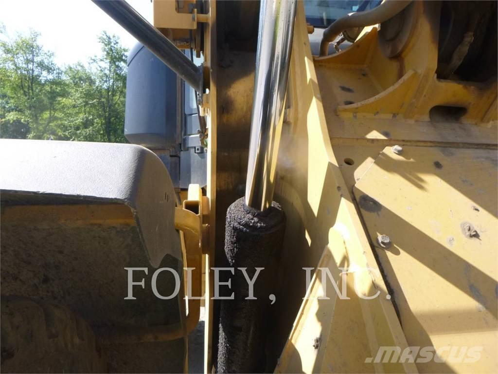 CAT 938M Gumikerekes homlokrakodók