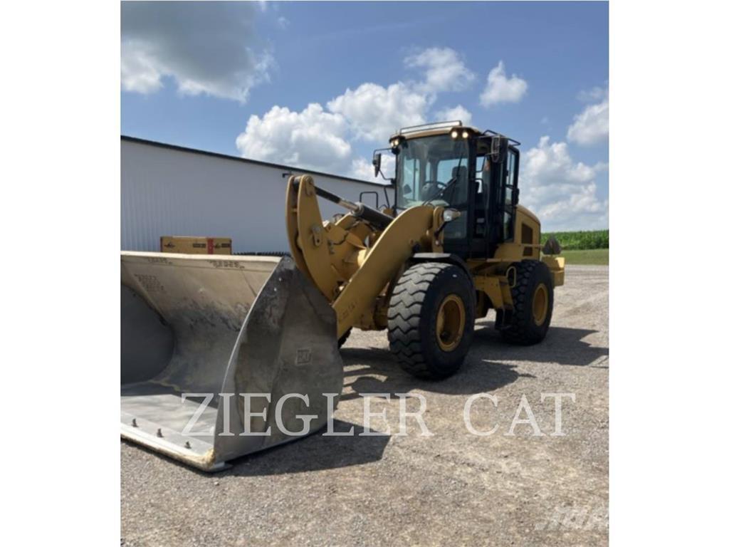 CAT 938M Gumikerekes homlokrakodók