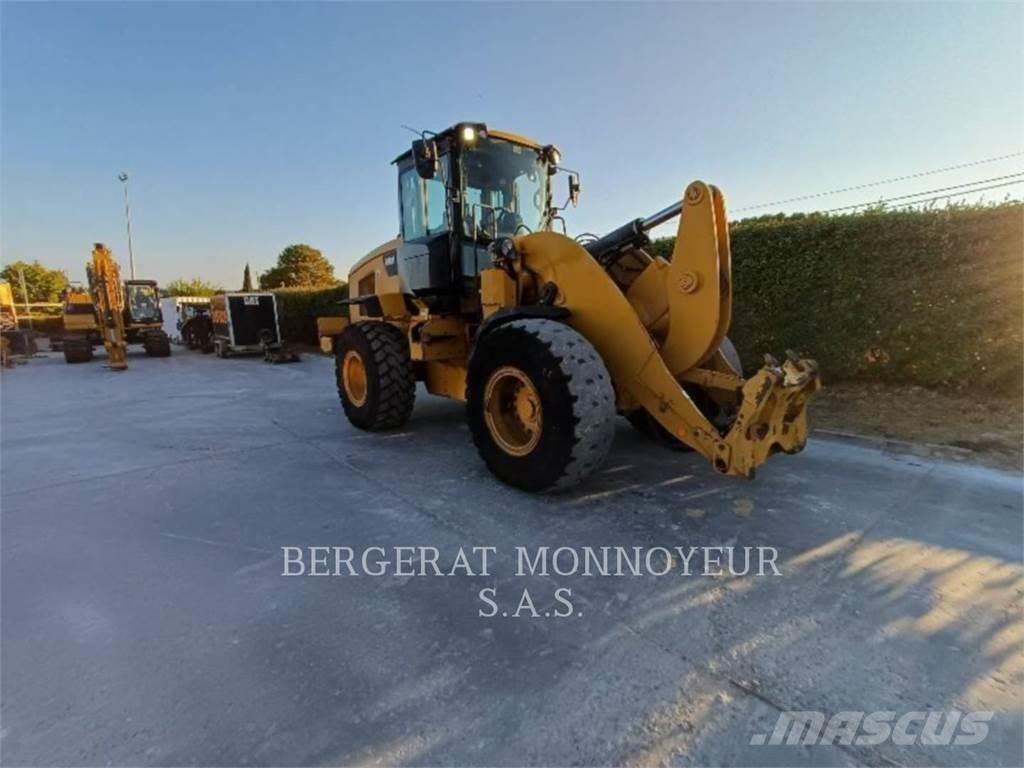 CAT 938M Gumikerekes homlokrakodók