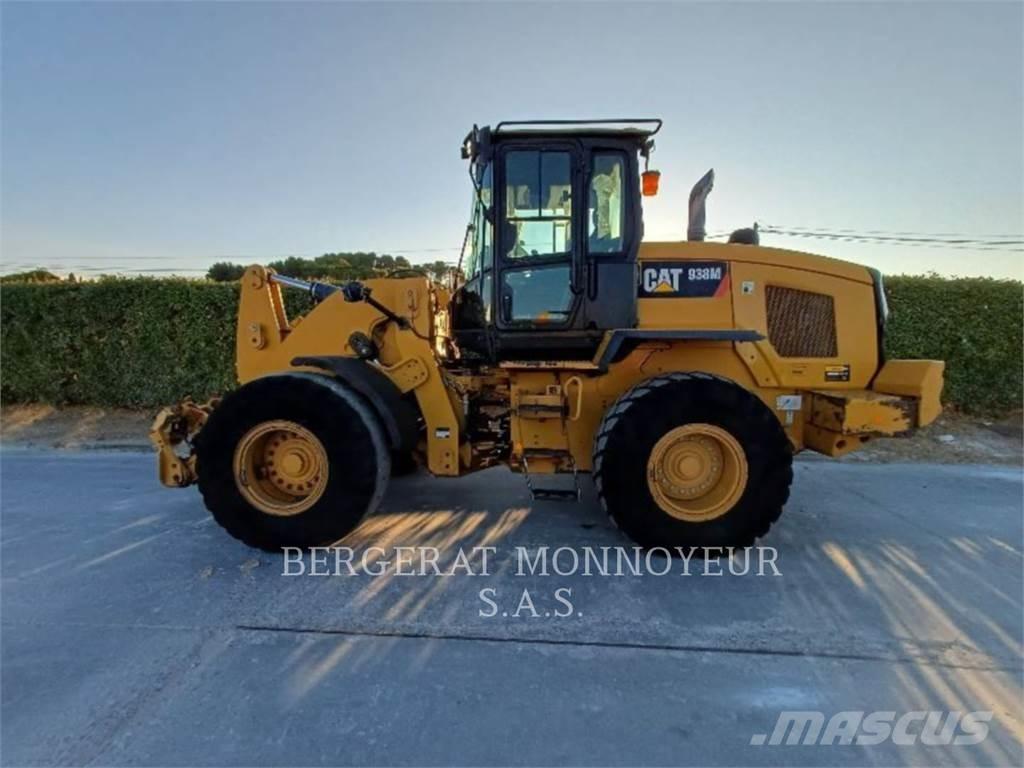 CAT 938M Gumikerekes homlokrakodók
