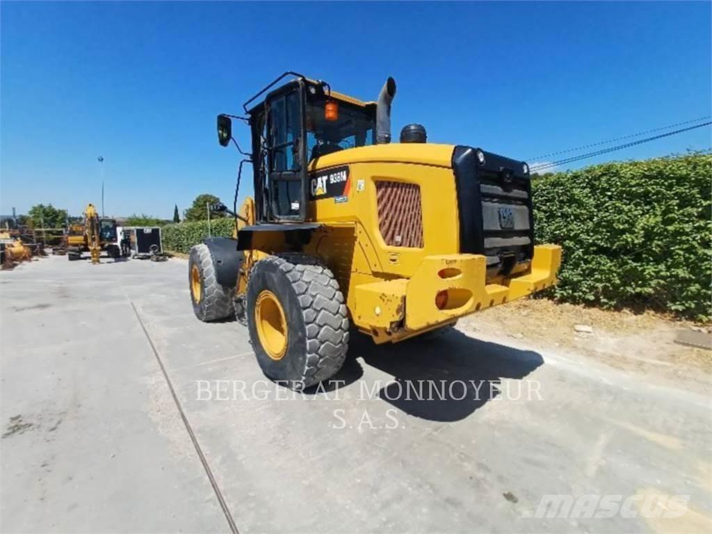 CAT 938M Gumikerekes homlokrakodók