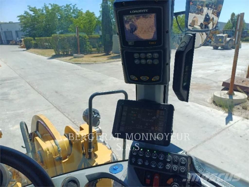 CAT 938M Gumikerekes homlokrakodók
