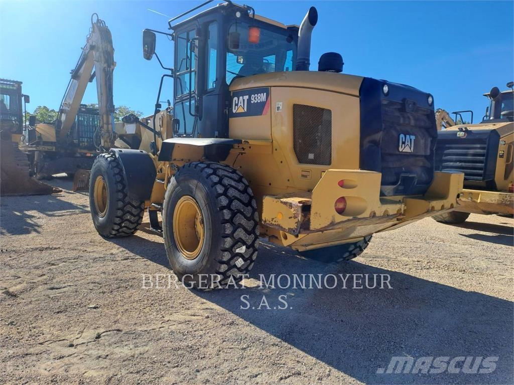 CAT 938M Gumikerekes homlokrakodók
