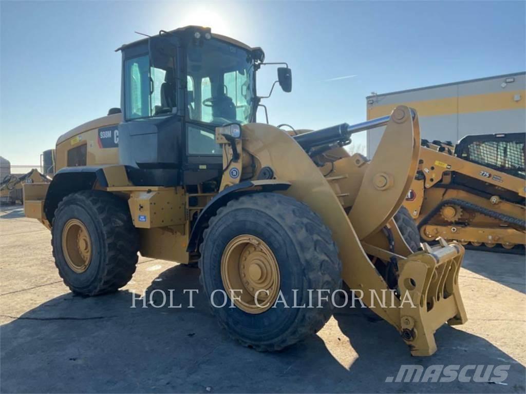 CAT 938M Gumikerekes homlokrakodók