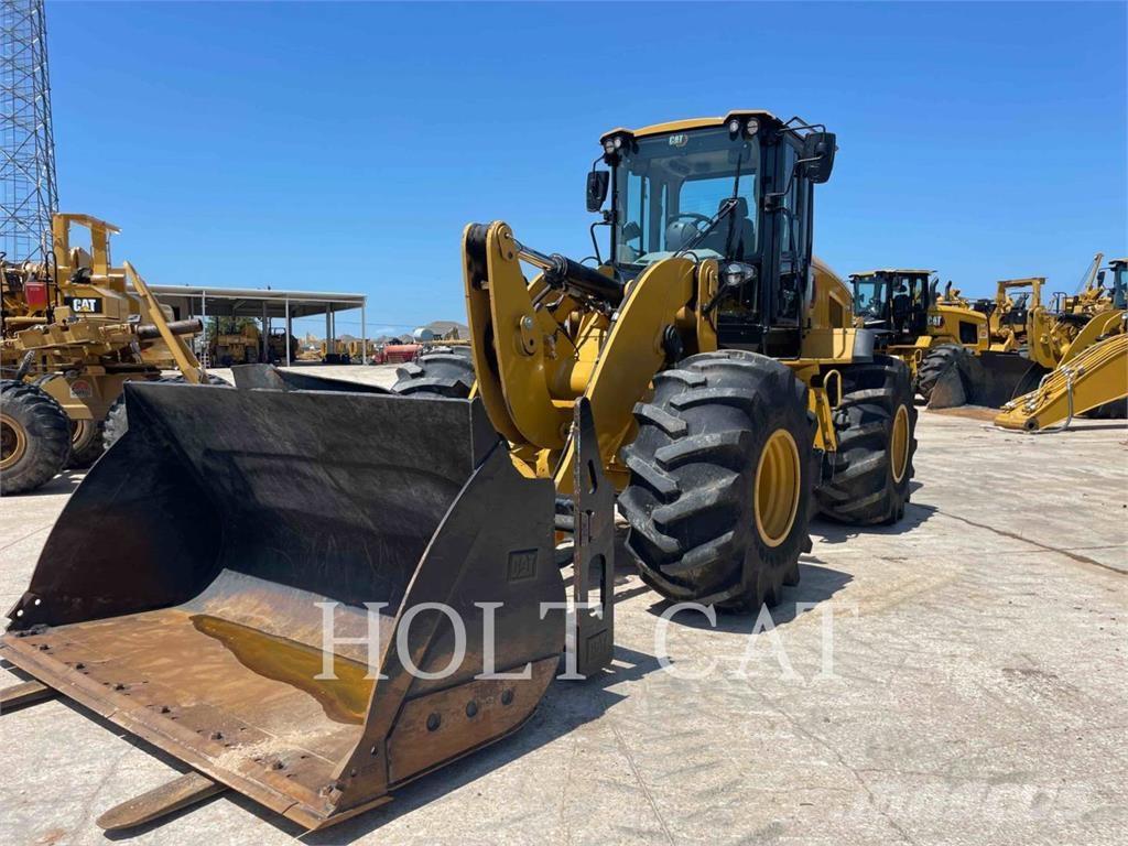 CAT 938M Gumikerekes homlokrakodók