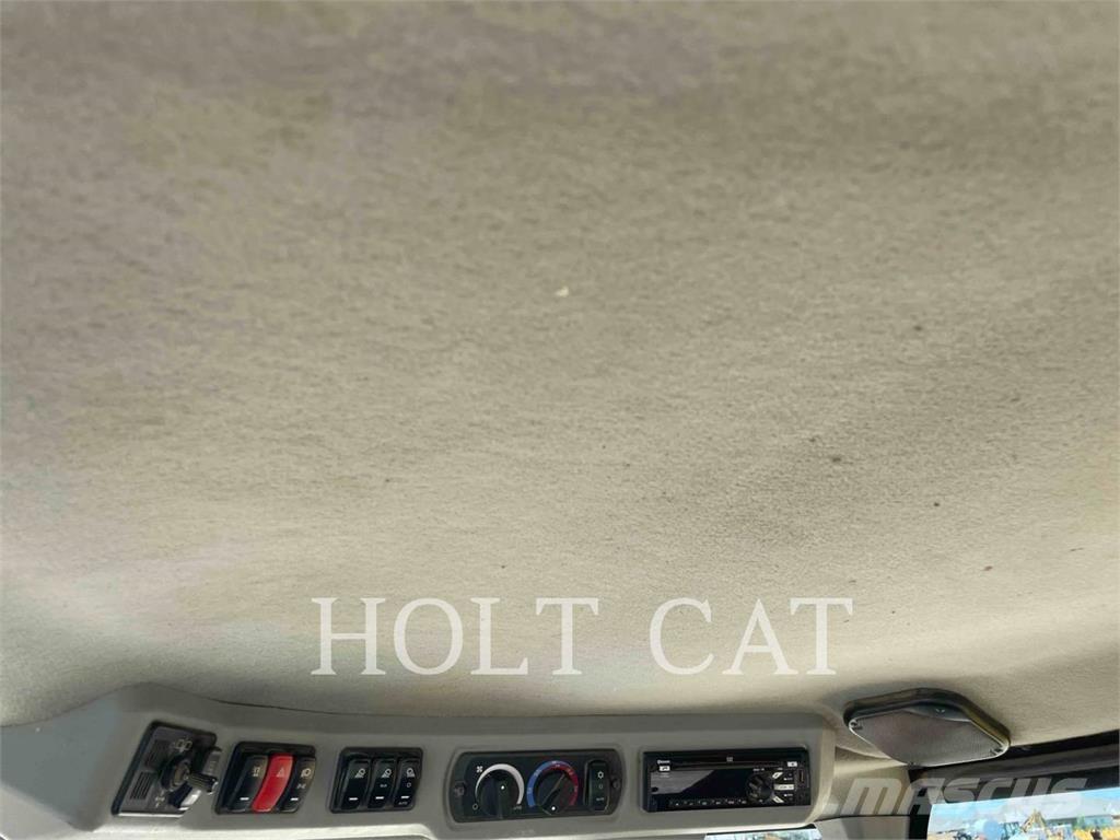 CAT 938M Gumikerekes homlokrakodók
