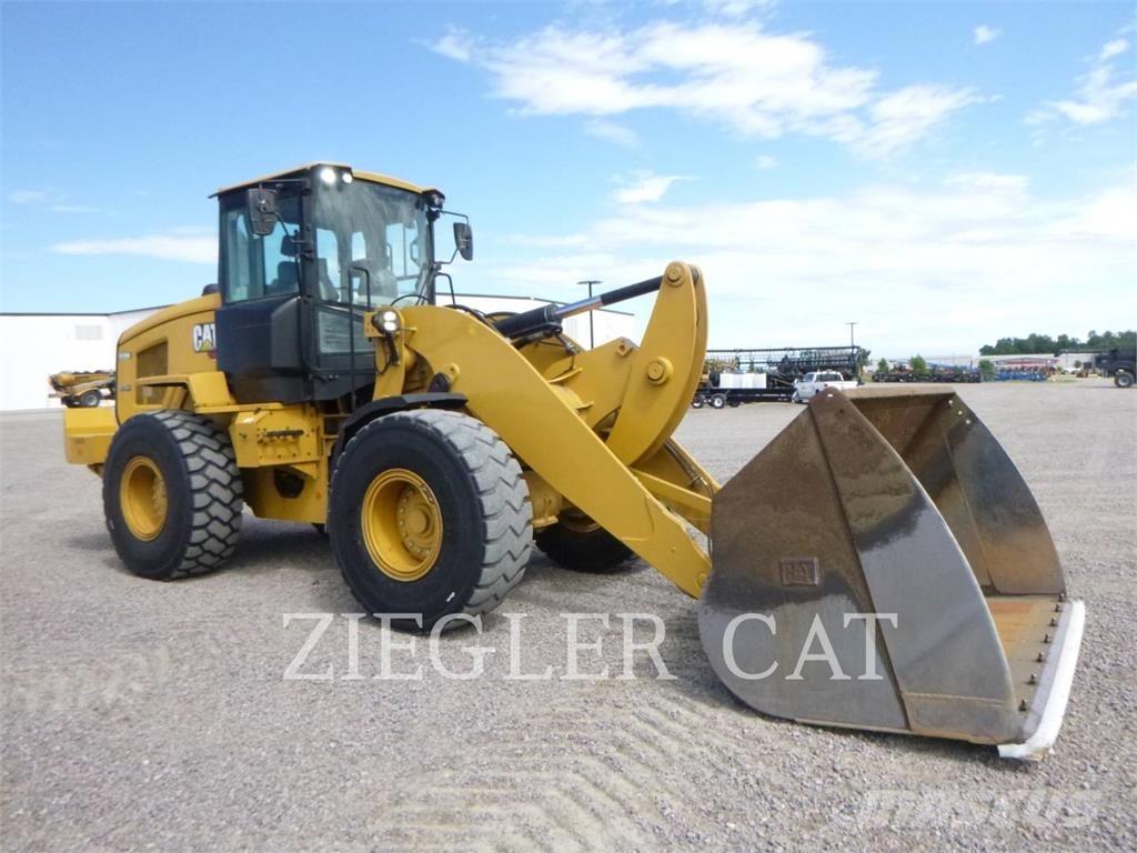 CAT 938M Gumikerekes homlokrakodók