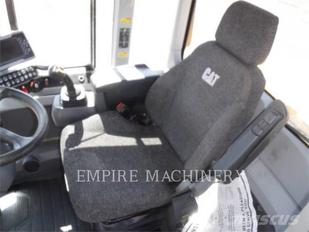 CAT 938M Gumikerekes homlokrakodók