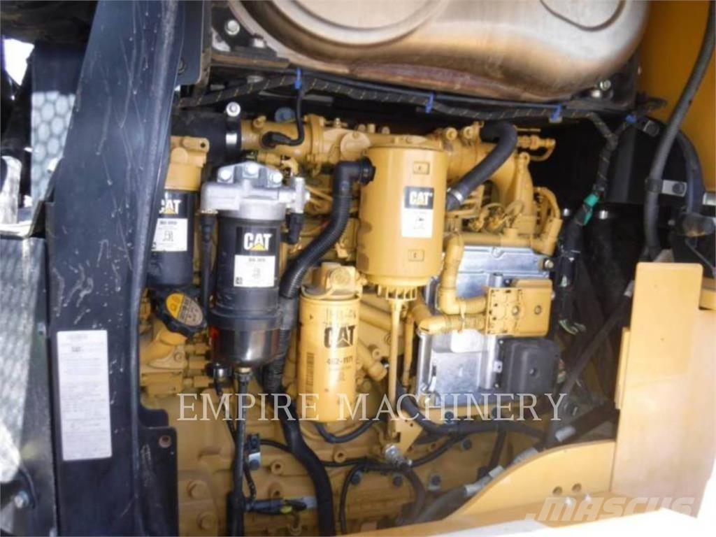 CAT 938M Gumikerekes homlokrakodók