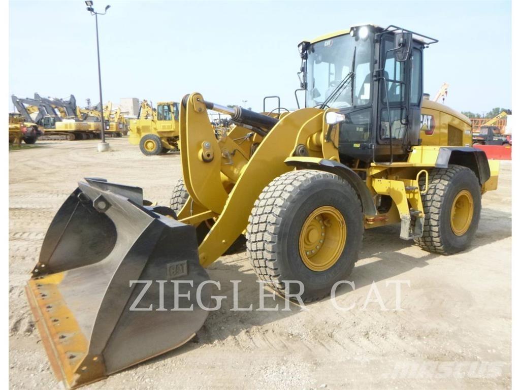 CAT 938M Gumikerekes homlokrakodók