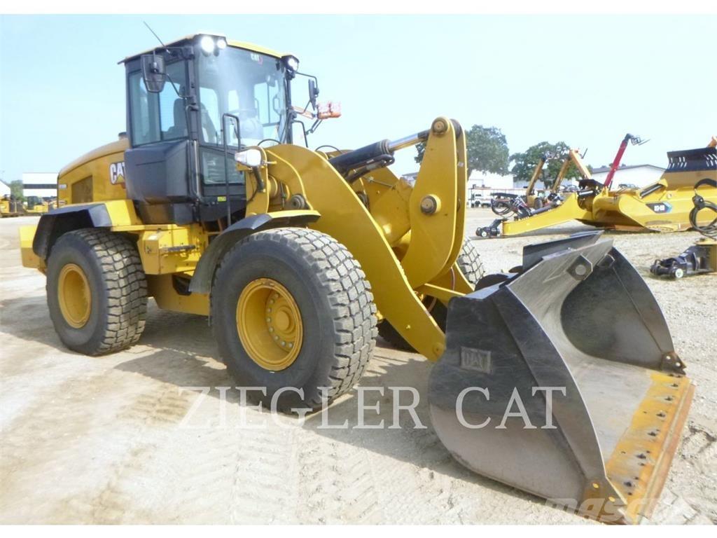 CAT 938M Gumikerekes homlokrakodók
