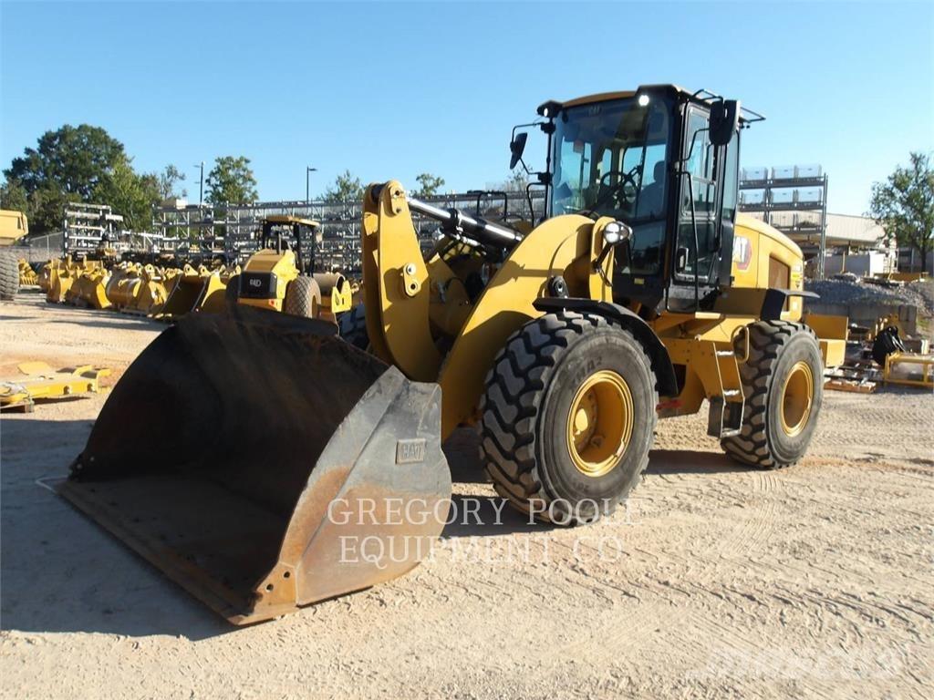 CAT 938M Gumikerekes homlokrakodók