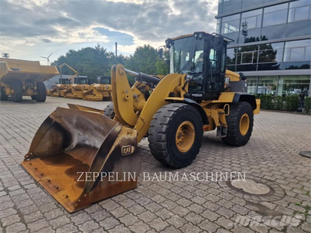 CAT 938M Gumikerekes homlokrakodók
