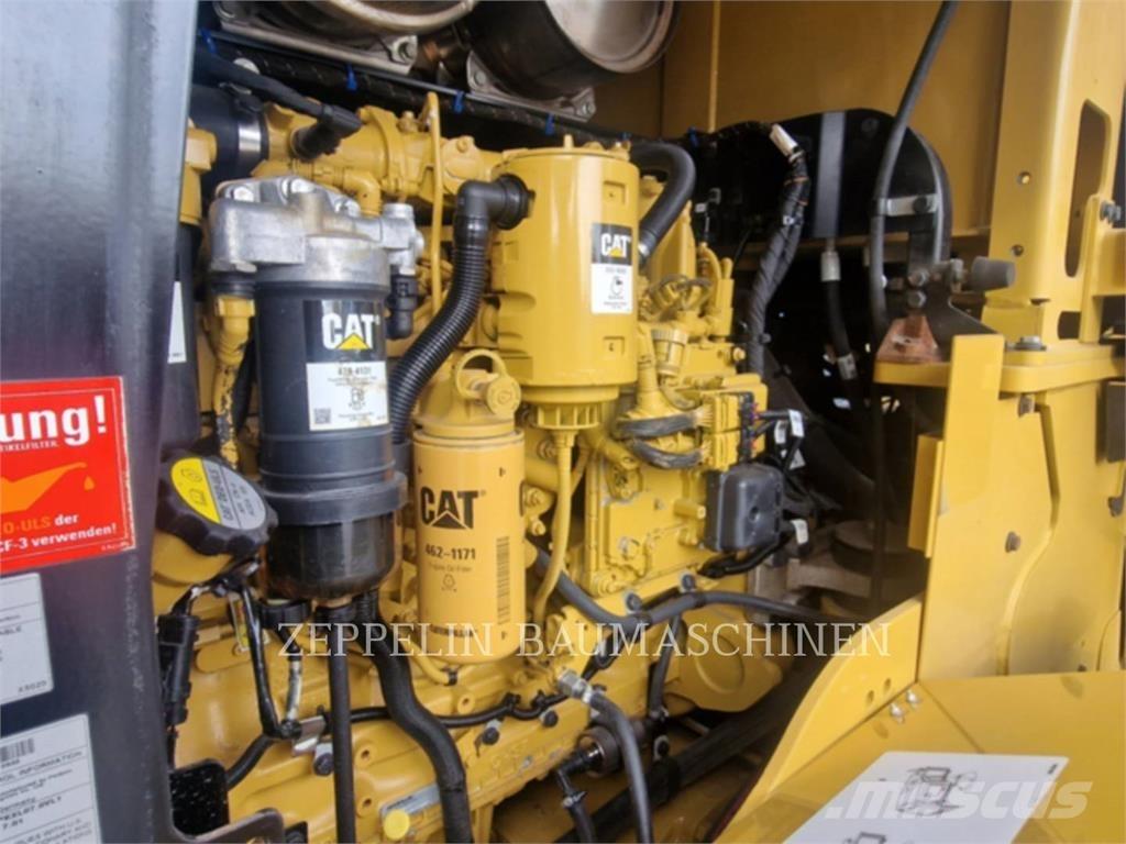 CAT 938M Gumikerekes homlokrakodók