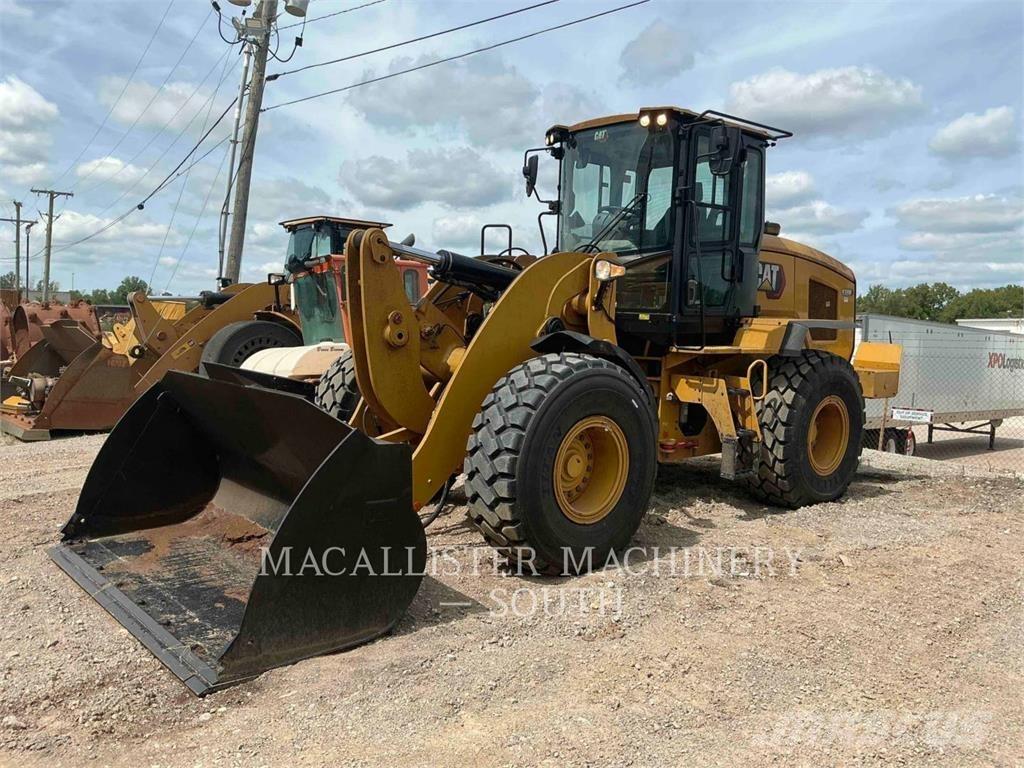CAT 938M Gumikerekes homlokrakodók