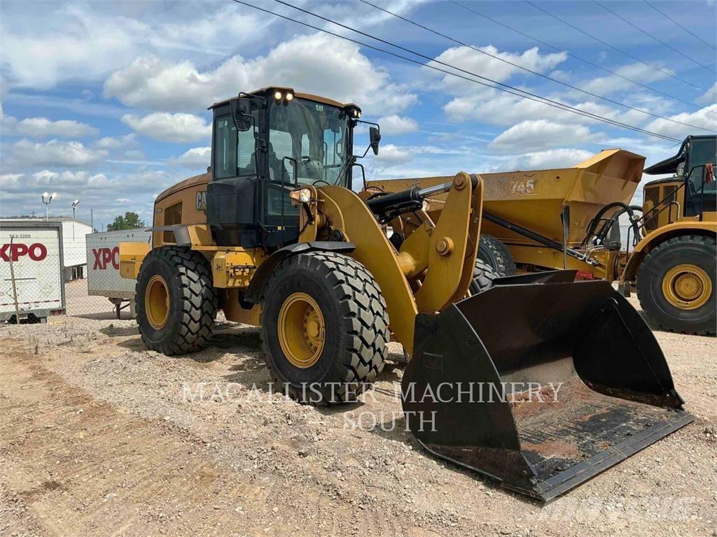 CAT 938M Gumikerekes homlokrakodók