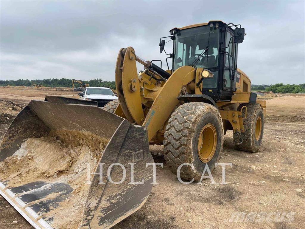 CAT 938M Gumikerekes homlokrakodók