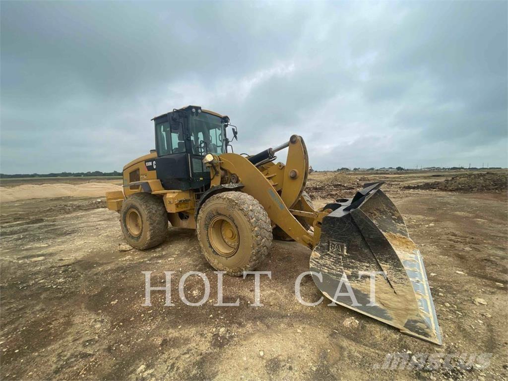 CAT 938M Gumikerekes homlokrakodók