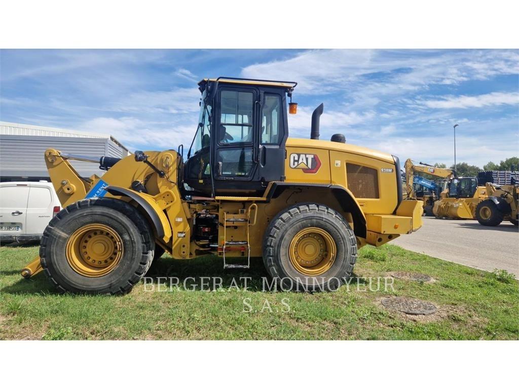 CAT 938M Gumikerekes homlokrakodók