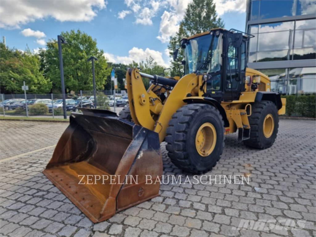 CAT 938M Gumikerekes homlokrakodók