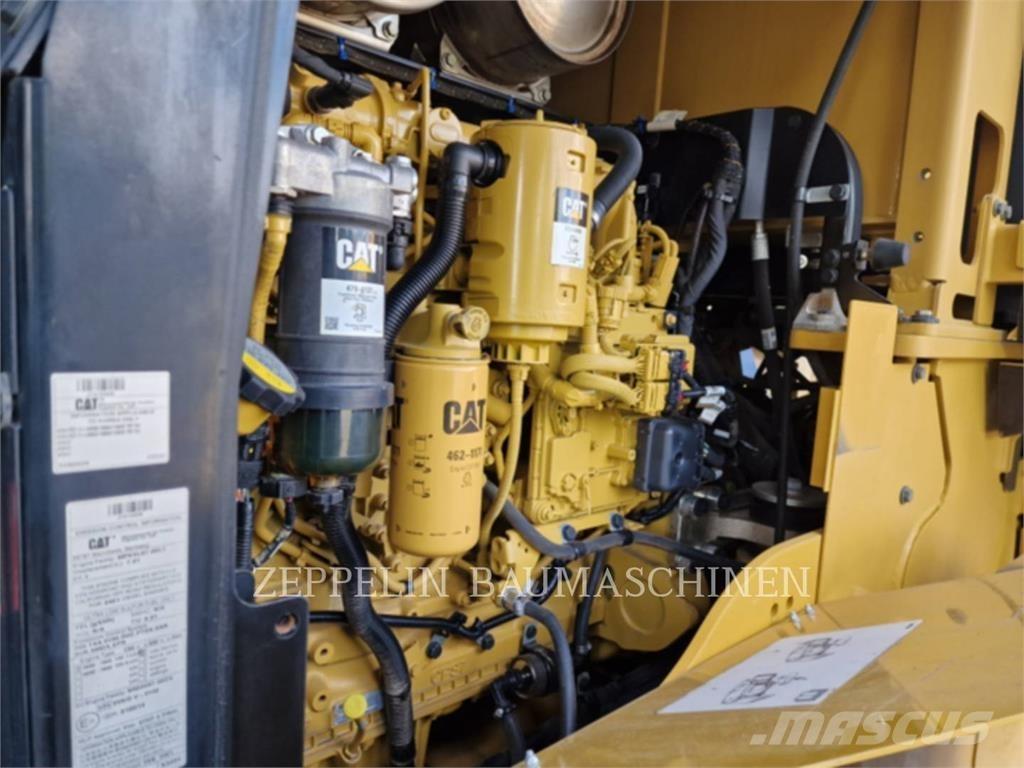 CAT 938M Gumikerekes homlokrakodók