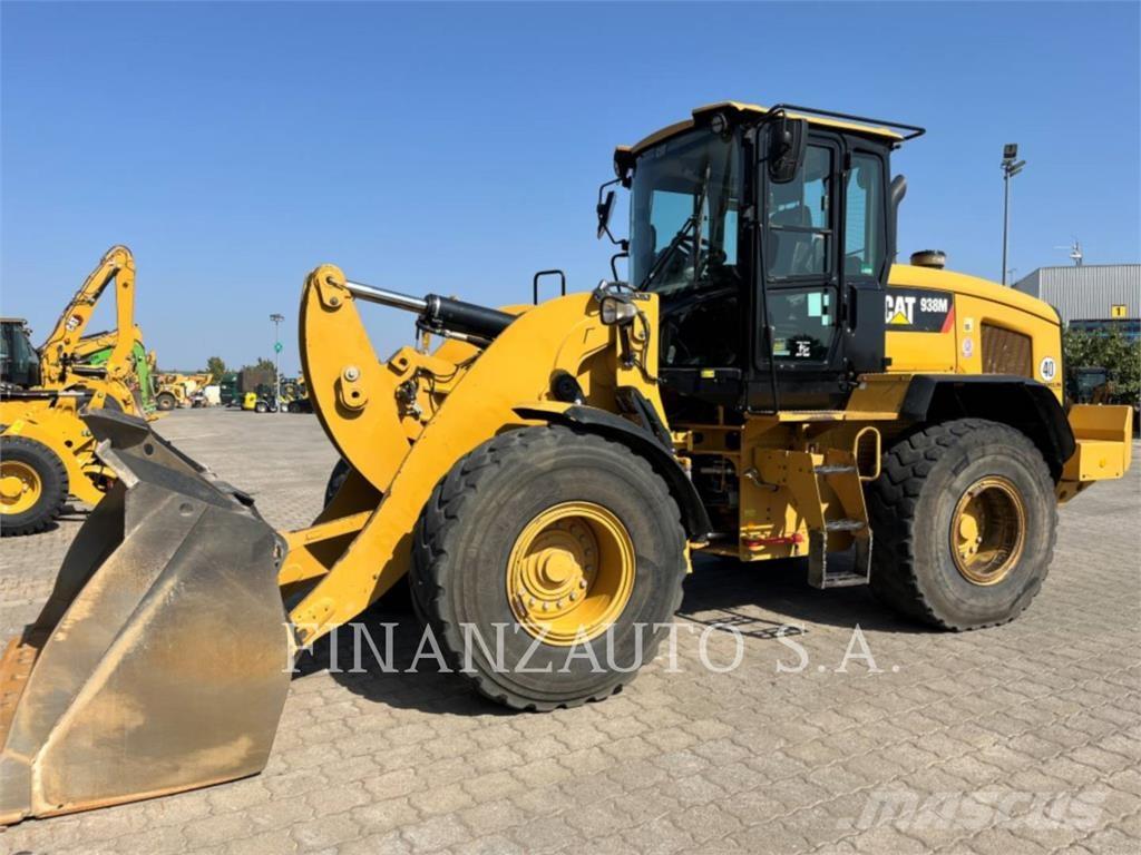 CAT 938M Gumikerekes homlokrakodók