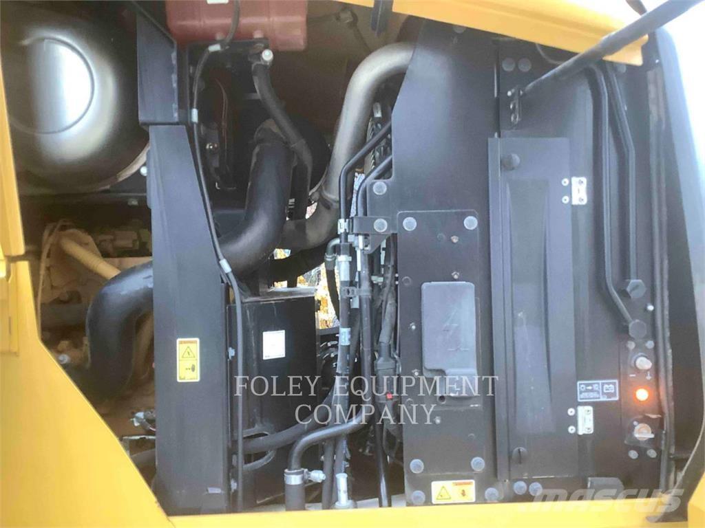 CAT 938M Gumikerekes homlokrakodók